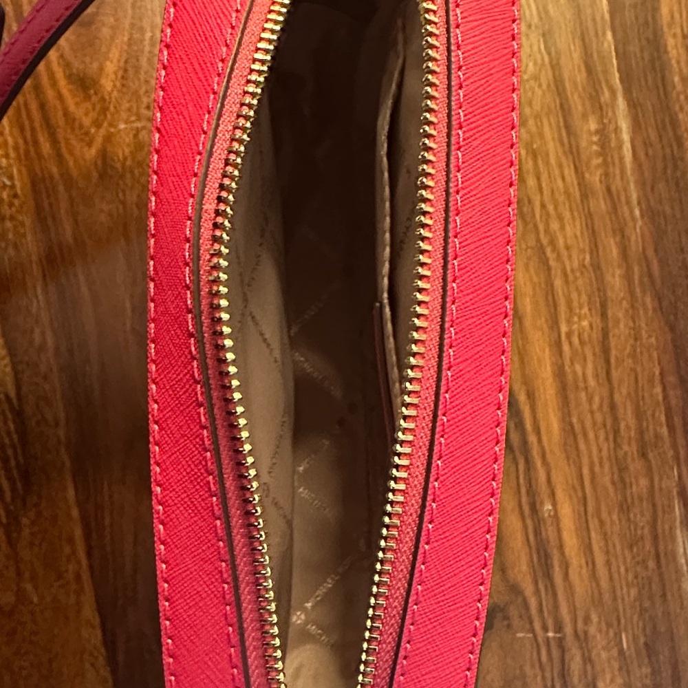 Michael Kors Fuchsia Crossbody Bag with Gold Chain - Picture 5 of 5